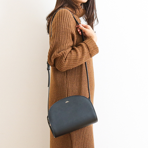 A.P.C. アーペーセー ハーフムーンバッグ エンボスレザー 23202102239