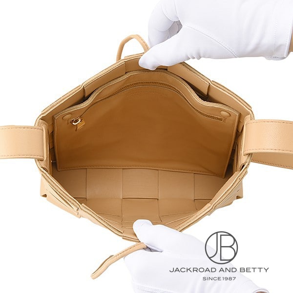 カセット マキシ イントレチャート ショルダーバッグ アーモンド