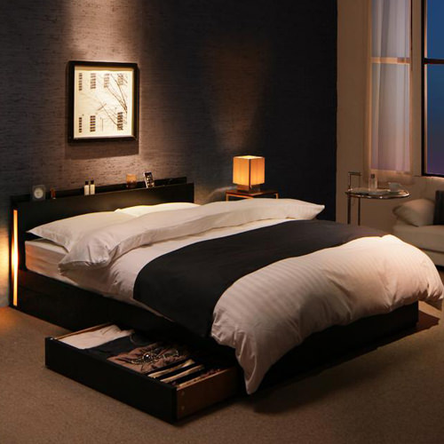 ダークブラウンの重厚感ある風合い 魅惑のセミダブルベッド特集