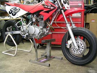 DE耐に最適！XR50/100モタード用バックステップKIT