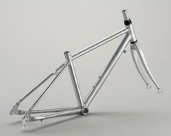 小学3〜6年生に向けた本格的ジュニアロードバイク 「ANCHOR RJ1」新