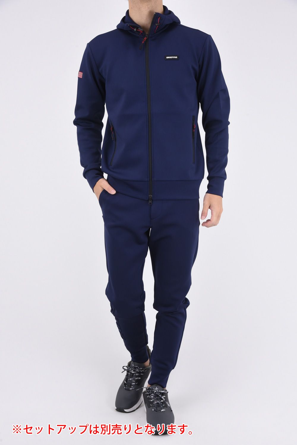 BRIEFING ブリーフィング ネイビーで3Dロゴが付いたジョガーパンツ M