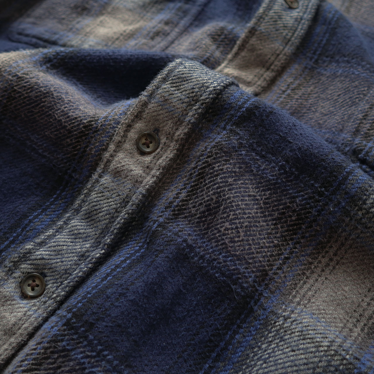 00's ST. JOHN'S BAY COTTON OMBRE CHECK HEAVY FLANNEL SHIRT,USED
