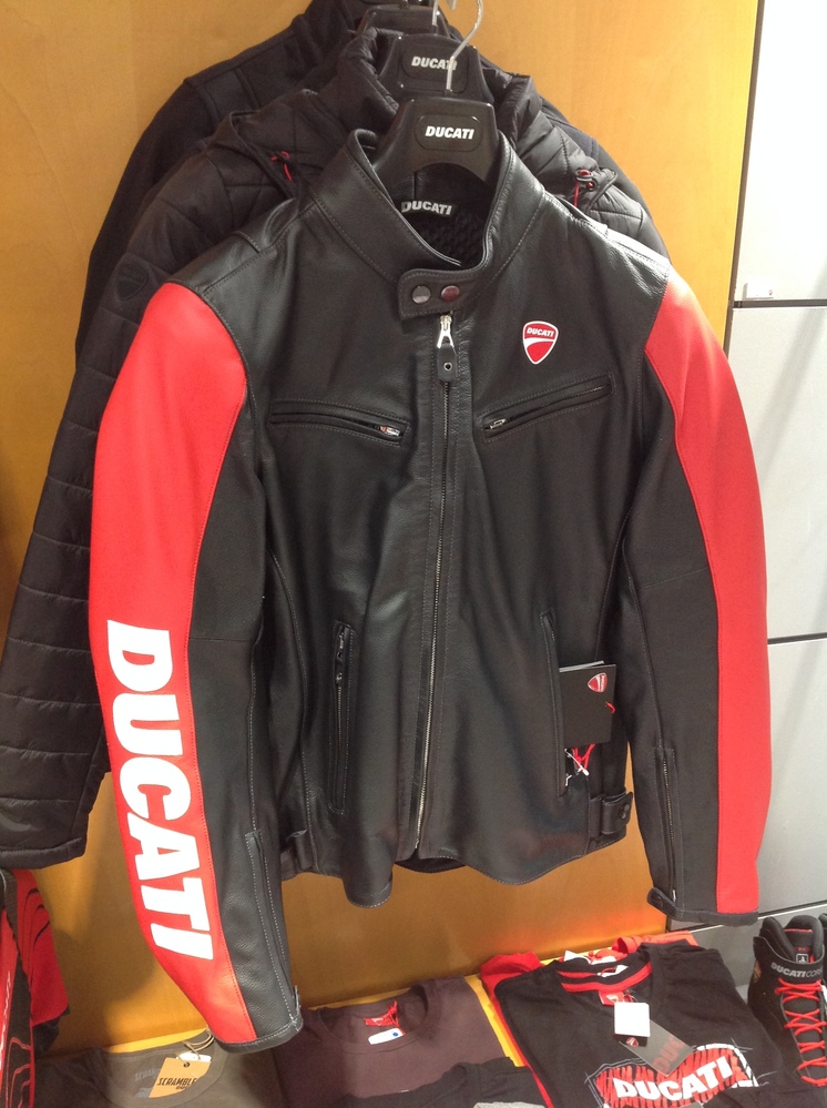 ドゥカティレザージャケット入荷しています - de