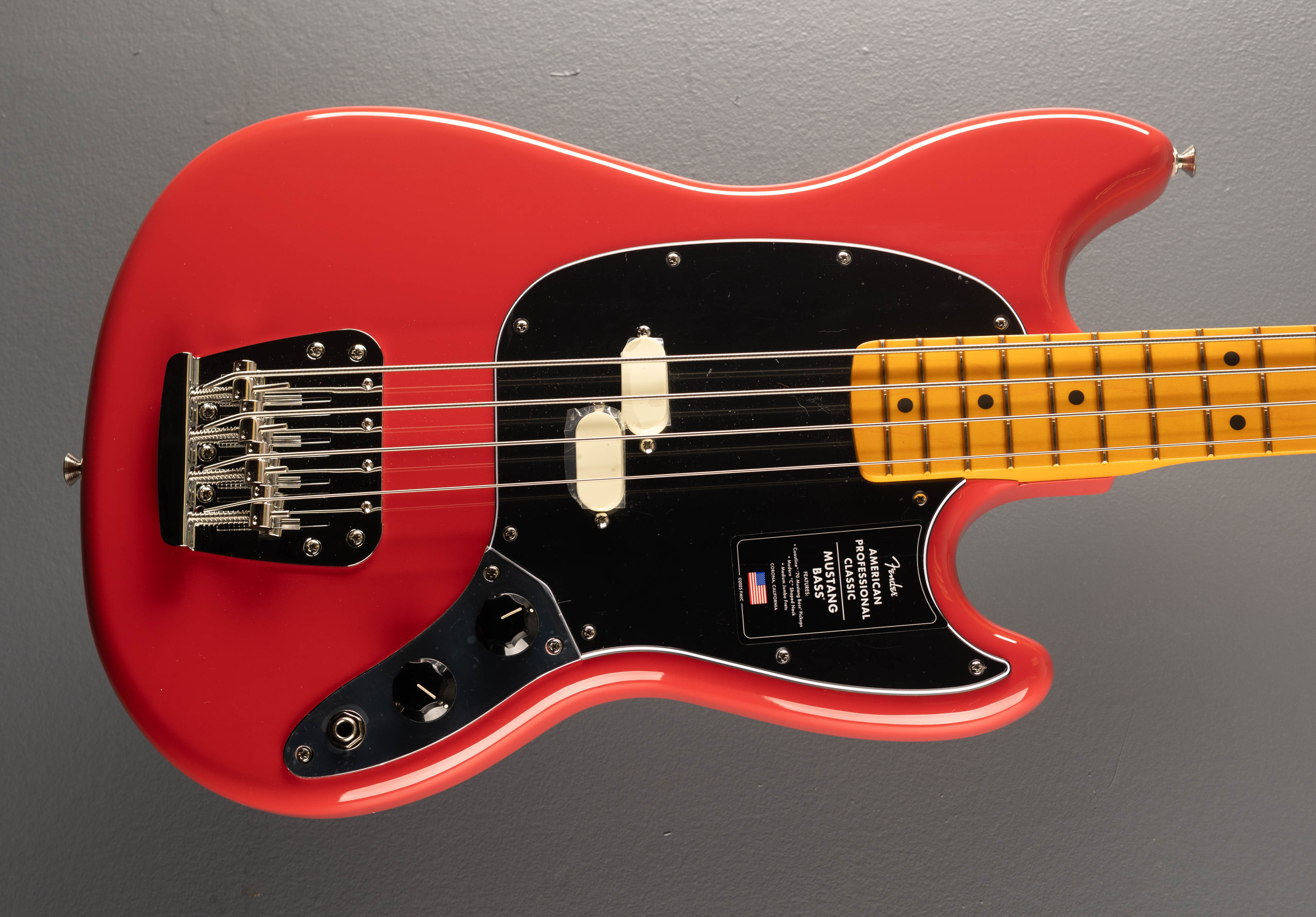 American Professional Classic Mustang Bass - Faded Dakota Red