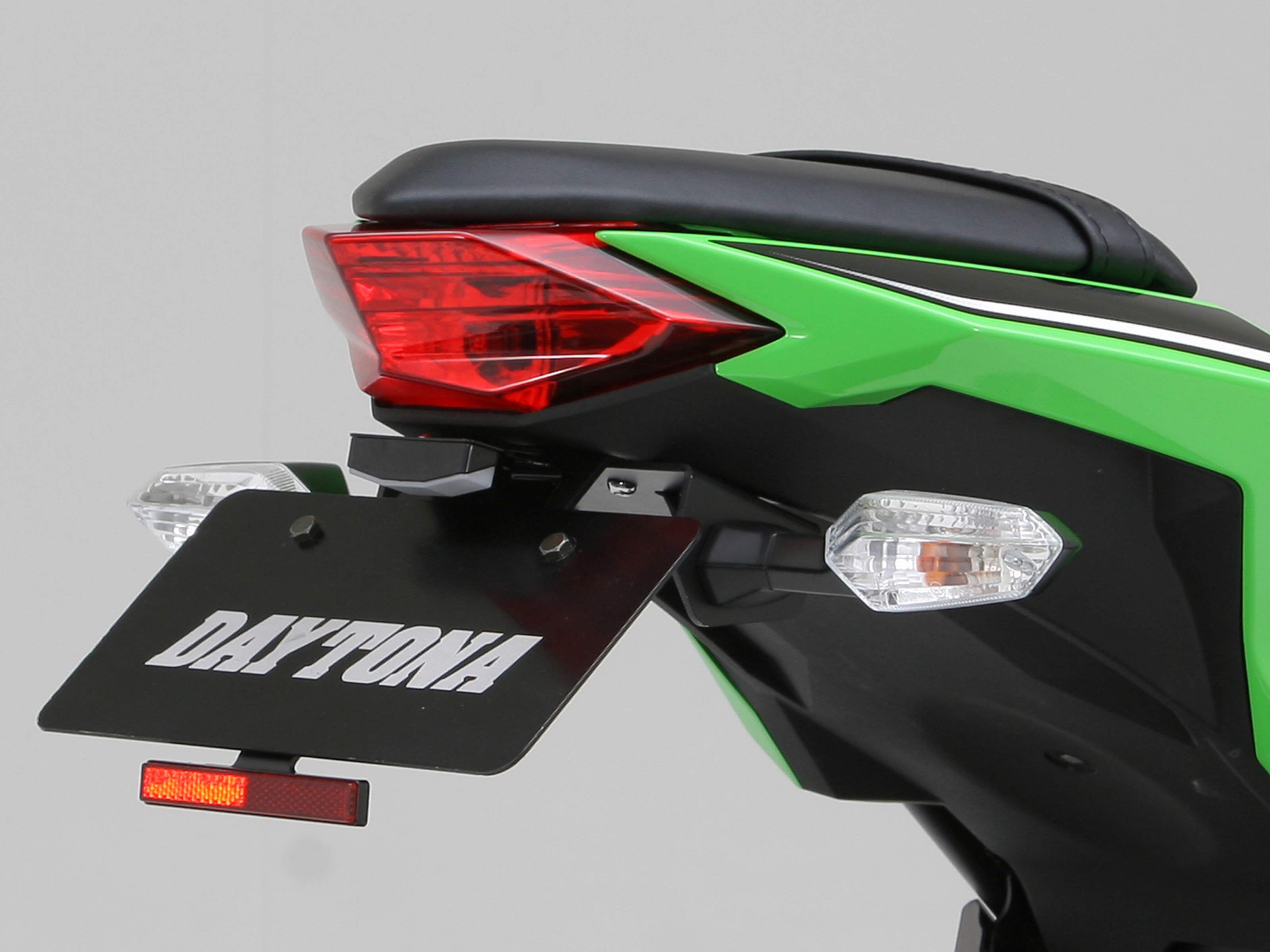 LEDフェンダーレスキット（ナンバー取付ステー） Ninja250/Z250｜株式