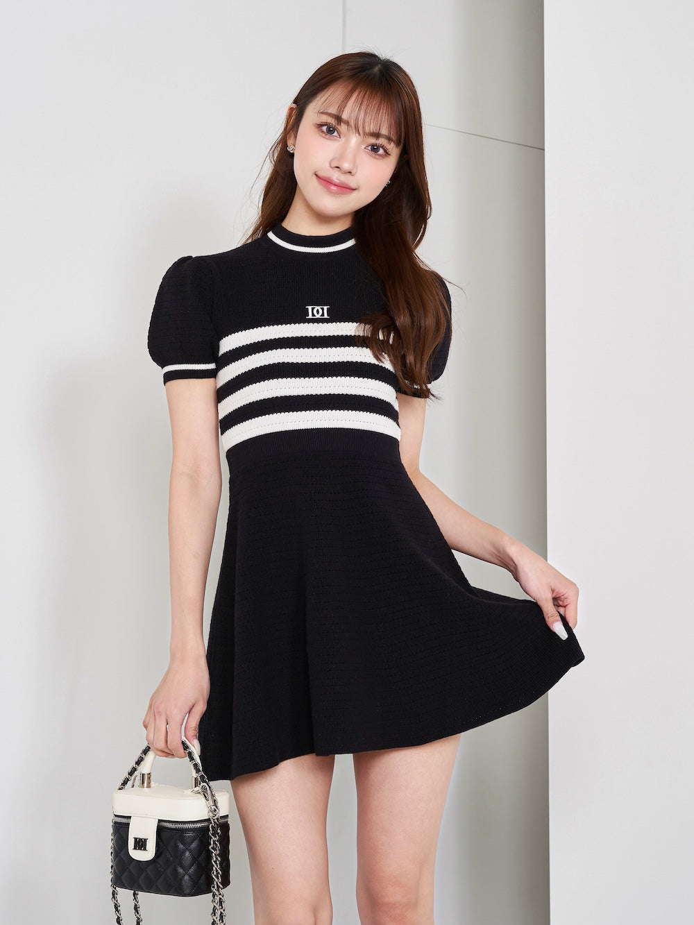 新品タグ付 ダーリッチ シルエットフレアミニワンピース 黒 FL