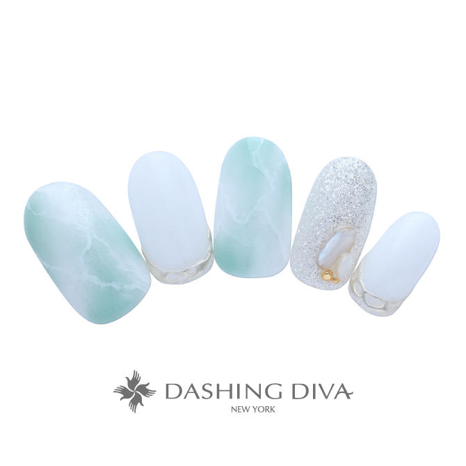 爽やかなペールグリーンとホワイトの大理石ネイル（H05-32）｜ネイル