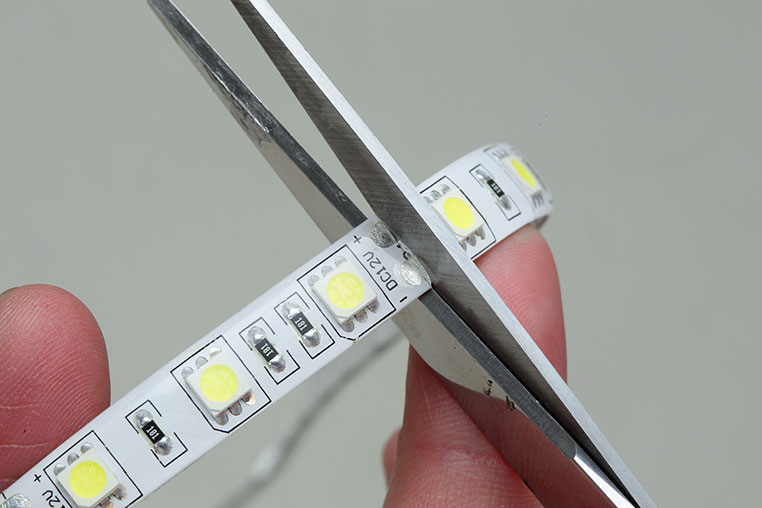 カットしたLEDテープライトを再利用する方法（配線付け直し加工）