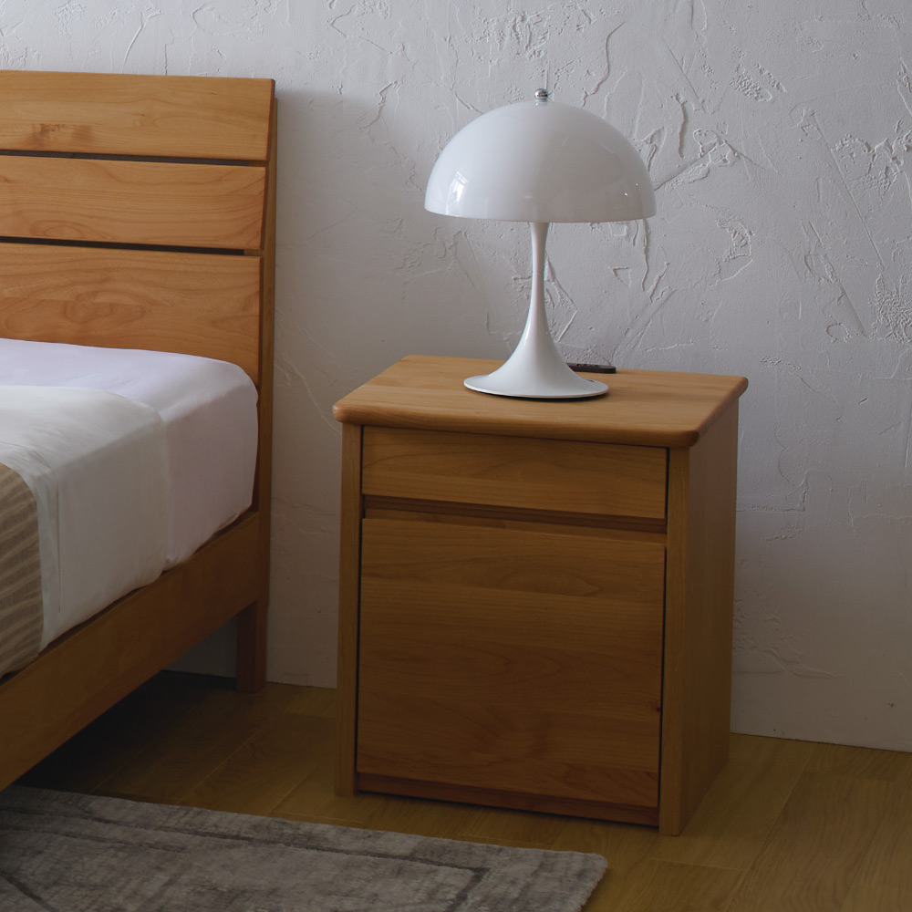 アルダー天然木扉付きナイトテーブル ディノスANAmall店