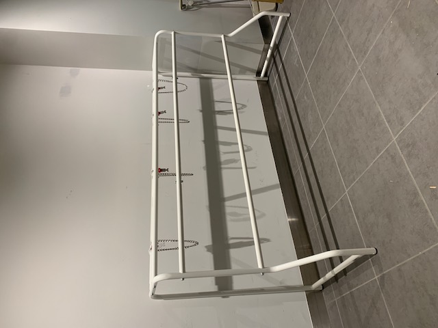 ベビーカースタンド