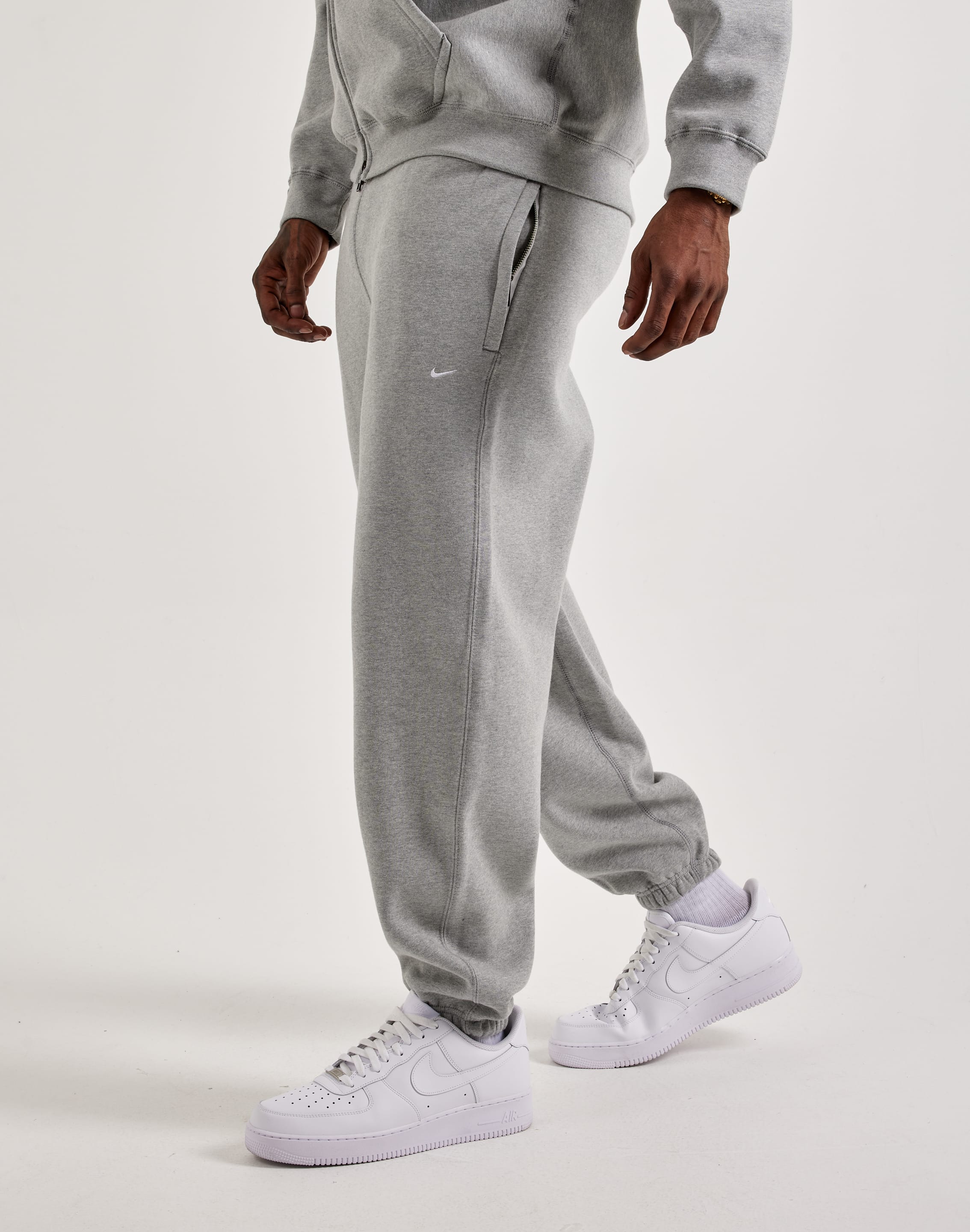 Nike Solo Swoosh Fleece Pants – DTLR