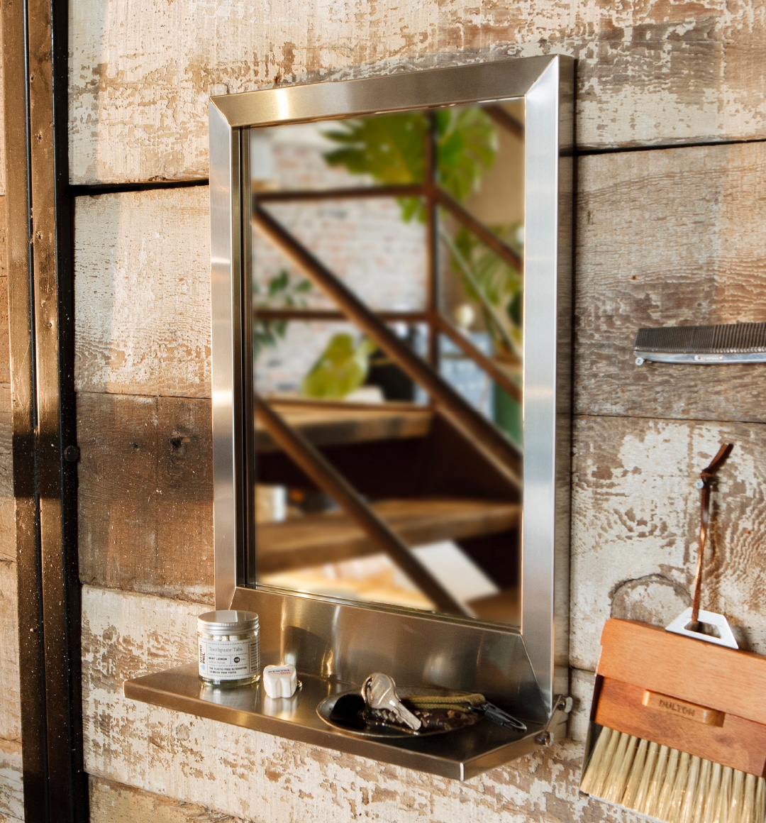 インテリアに溶け込むミラー | 実用的でスタイリッシュなラインナップ