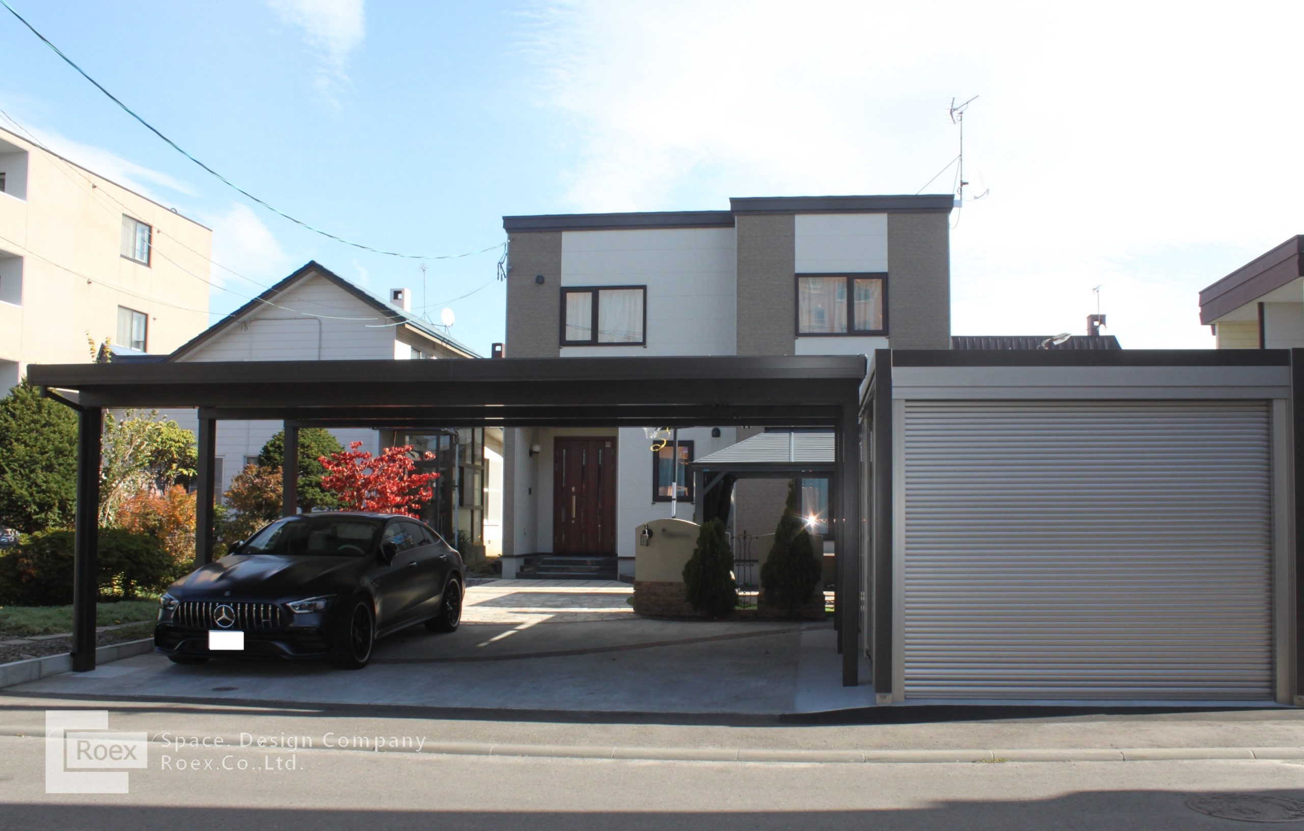 札幌市西区 LIXIL カーポートとガレージ「スタイルコート」のある大人