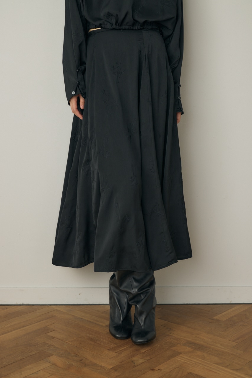 M_ | 花柄刺繍フレアスカート リサイクルポリエステル使用 (スカート