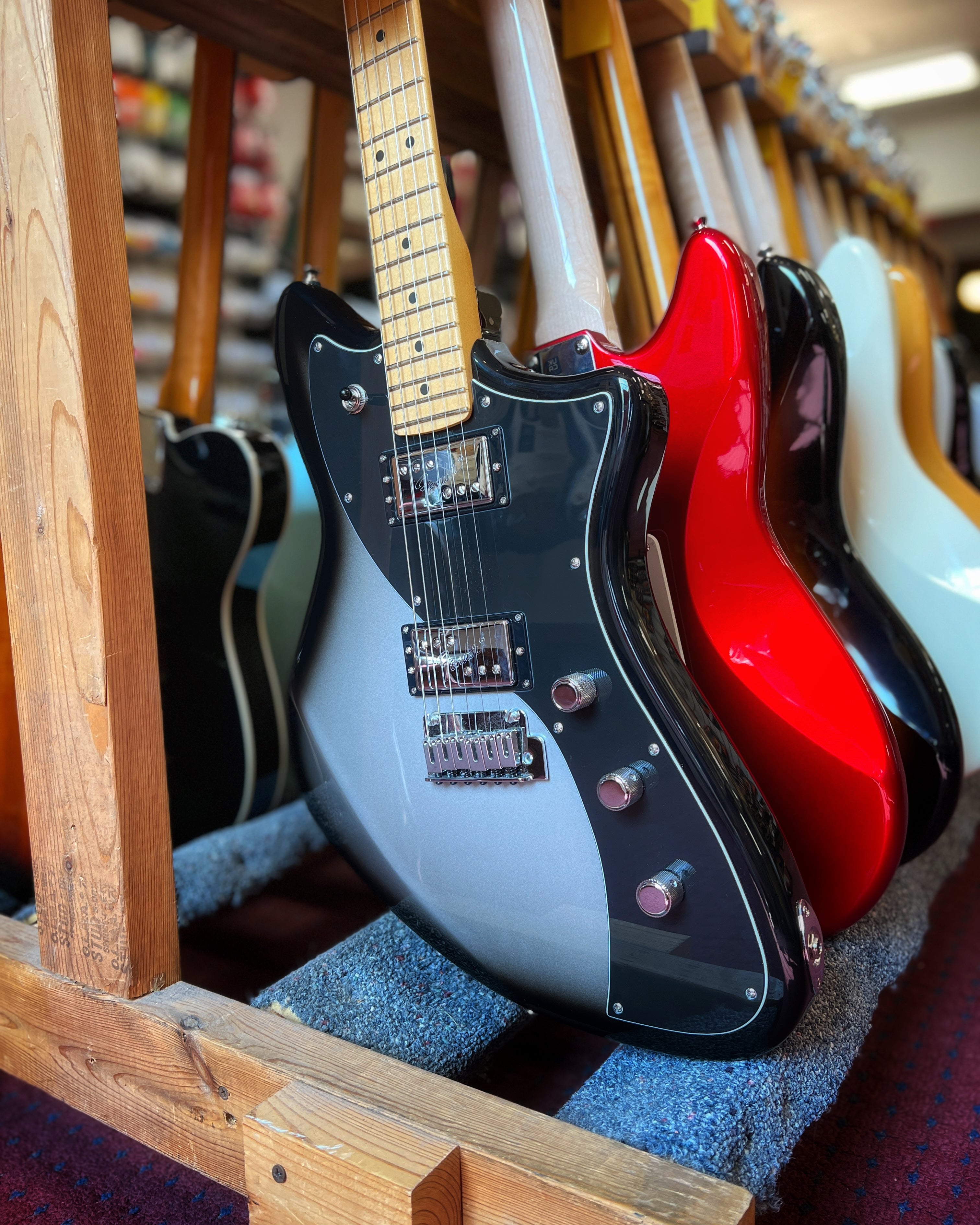 Fender Player Plus Meteora HH, Silverburst – Elderly Instruments