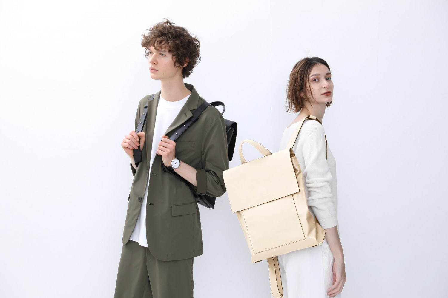 ノーマンデー初の2WAYバックパック、本革を使用したミニマルなスクエア