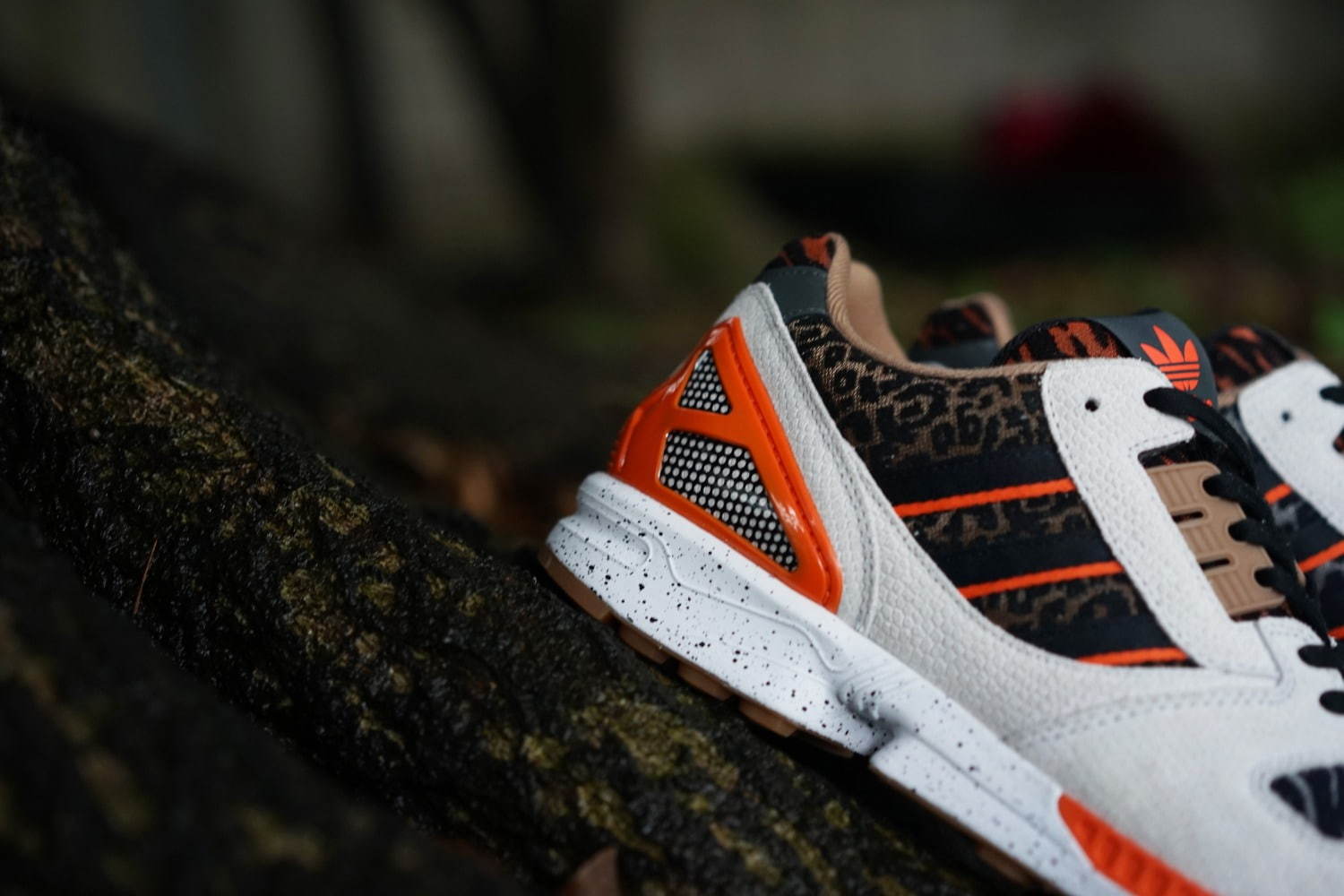 アディダス オリジナルスのスニーカー「ZX 8000」に“クレイジー