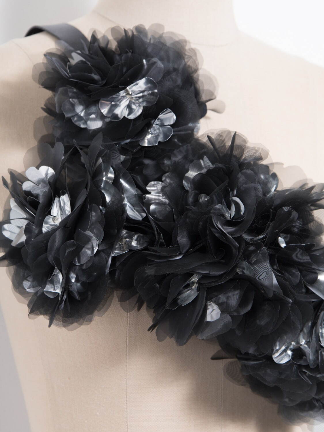 ノワール ケイ ニノミヤの伊勢丹新宿店限定ハーネス、オーガンジーと