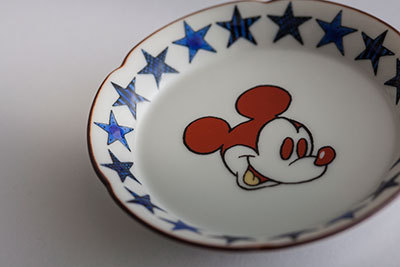 ディズニー×陶磁器 - 九谷焼の窯元の手でミッキーやミニーが伝統工芸に