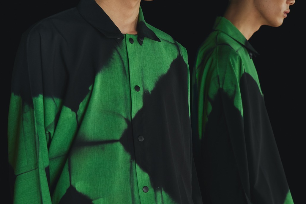 イッセイ ミヤケ「アイム メン」の7月新作、京都伝統“板締め絞り”で