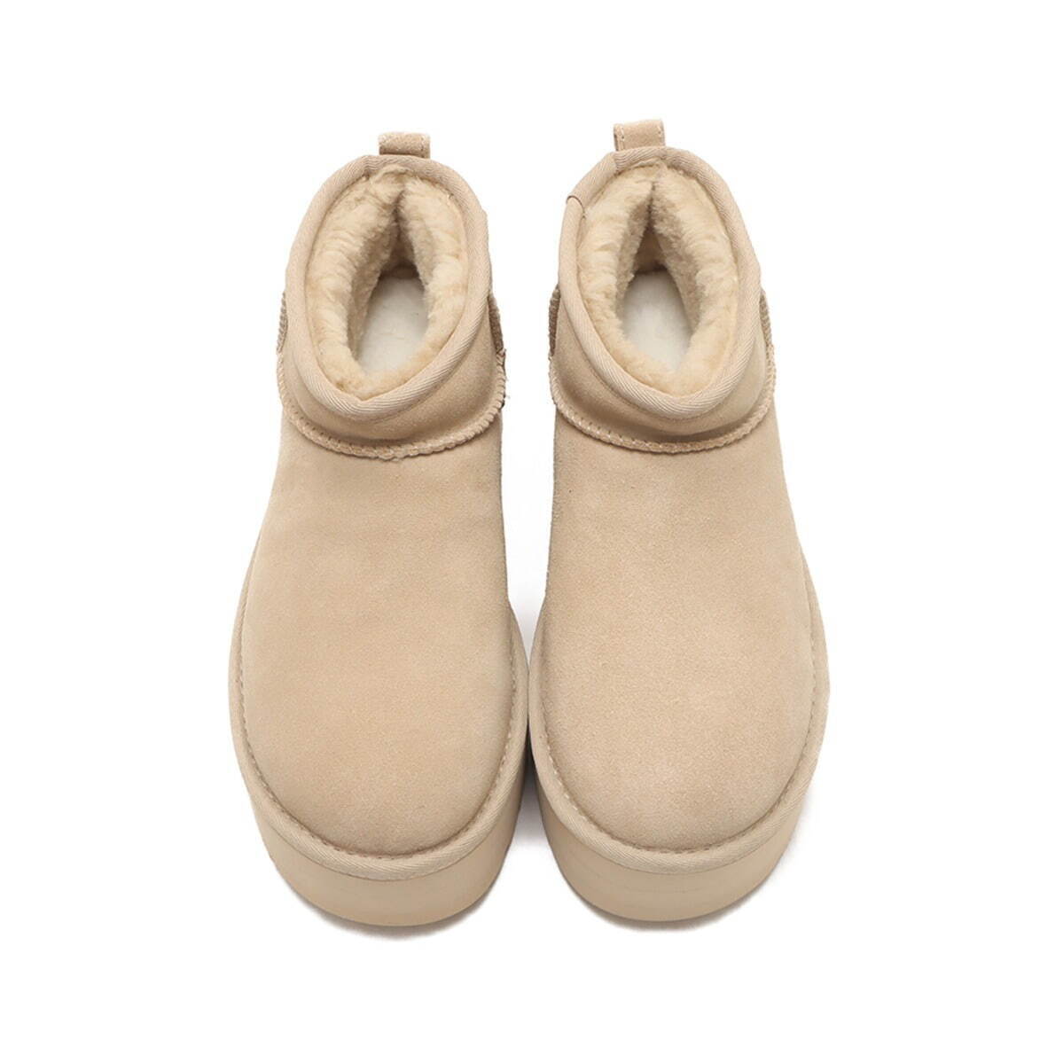 UGGの人気厚底ショートブーツに柔らかな“ベージュカラー”の新色