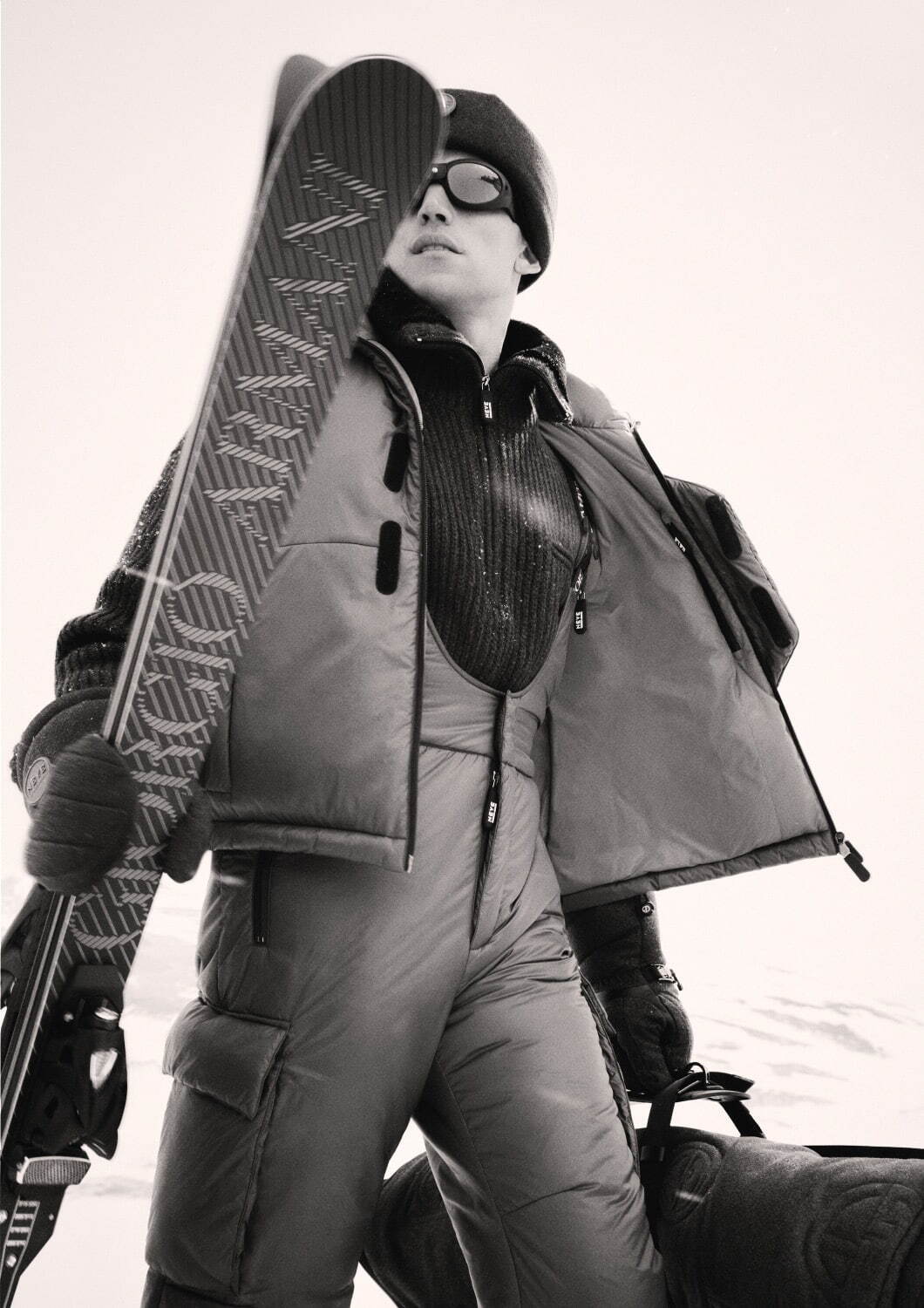 ジョルジオ アルマーニ ネーヴェ、オーバーサイズのダウンジャケット