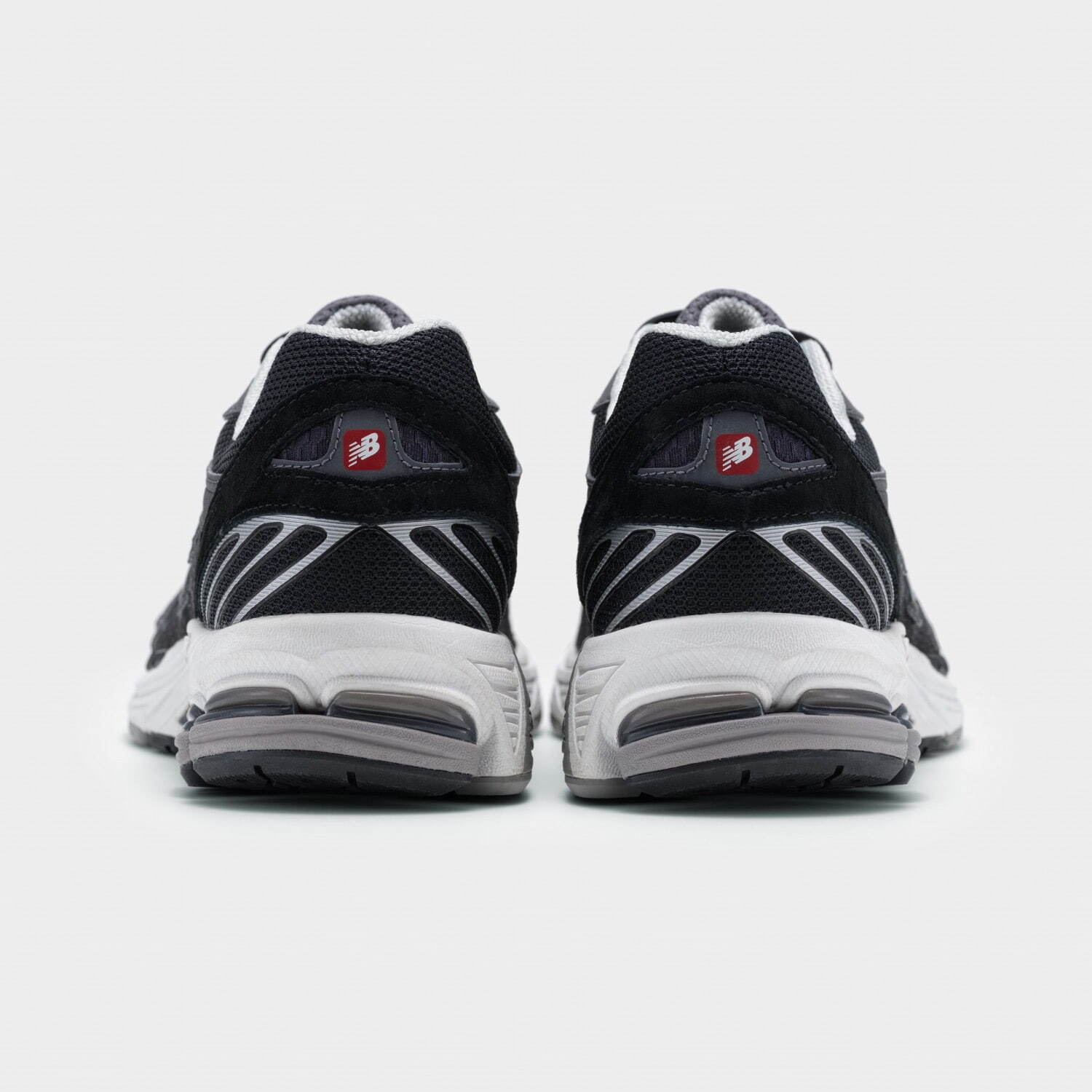 コム デ ギャルソン・オム×ニューバランス「860v2」スニーカー