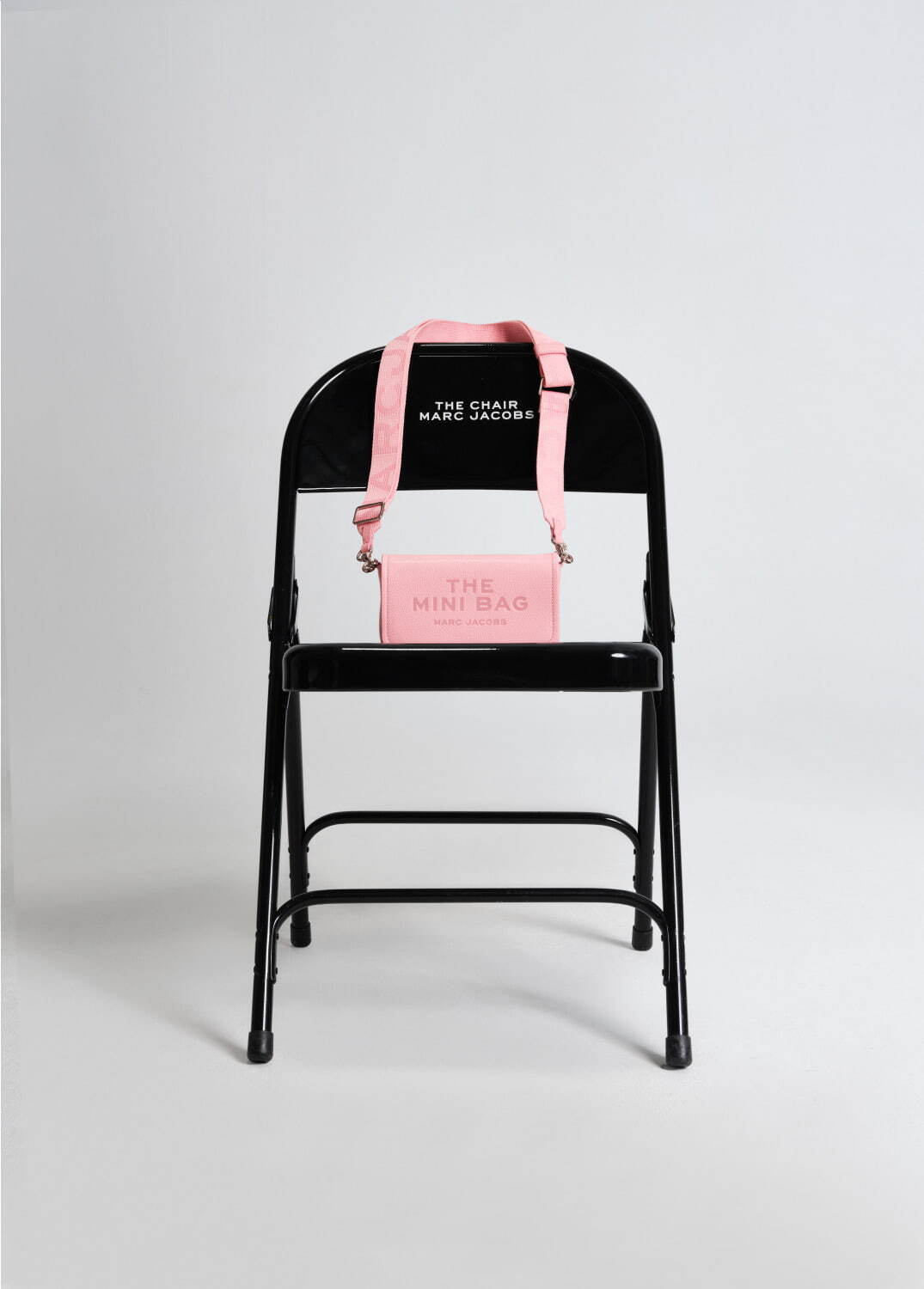 マーク ジェイコブスのレザーバッグ「ザ ミニ バッグ」24年夏新色