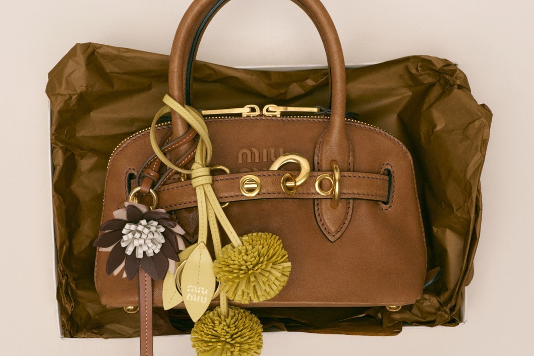 ミュウミュウのクリスマス - レザーの花やミニチュアバッグのチャーム