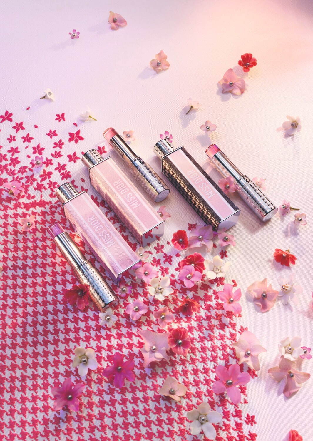 ディオールのスティック香水「ミニ ミス」に限定ケース、愛らしい