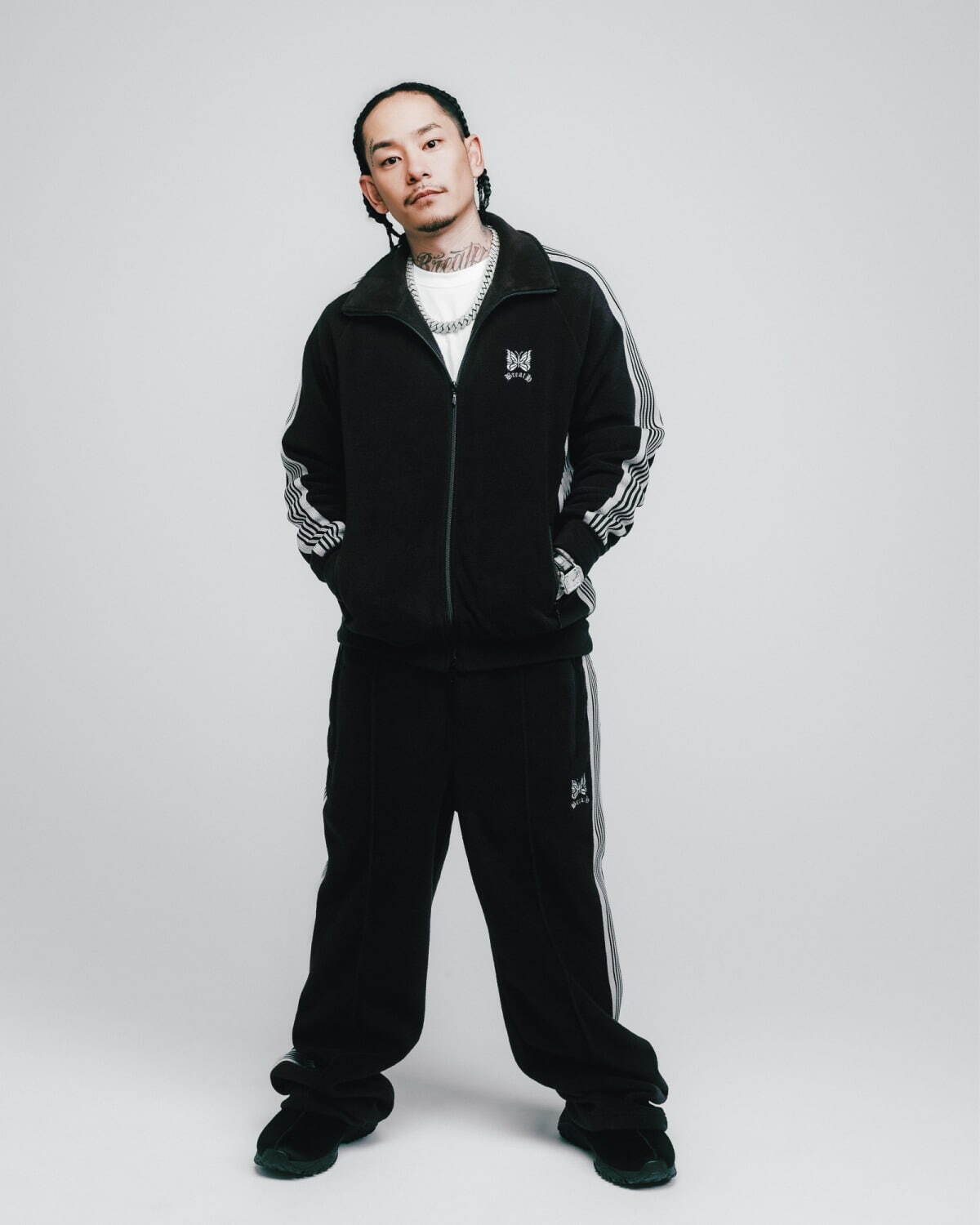 ニードルズ×BAD HOP「ブレス」フリース素材のトラックジャケットなど