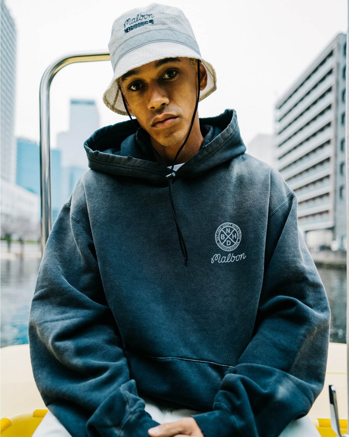 ネイバーフッド×マルボンゴルフ、カモ柄ナイロンジャケットや日焼け