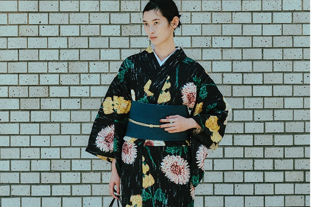 アメリ×ケイタマルヤマの“花柄”浴衣、大輪の花が咲き誇るブラック