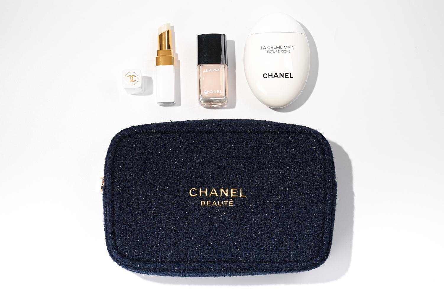 シャネル2025年クリスマスコフレ「カメリアチャーム」ポーチ付きメイク