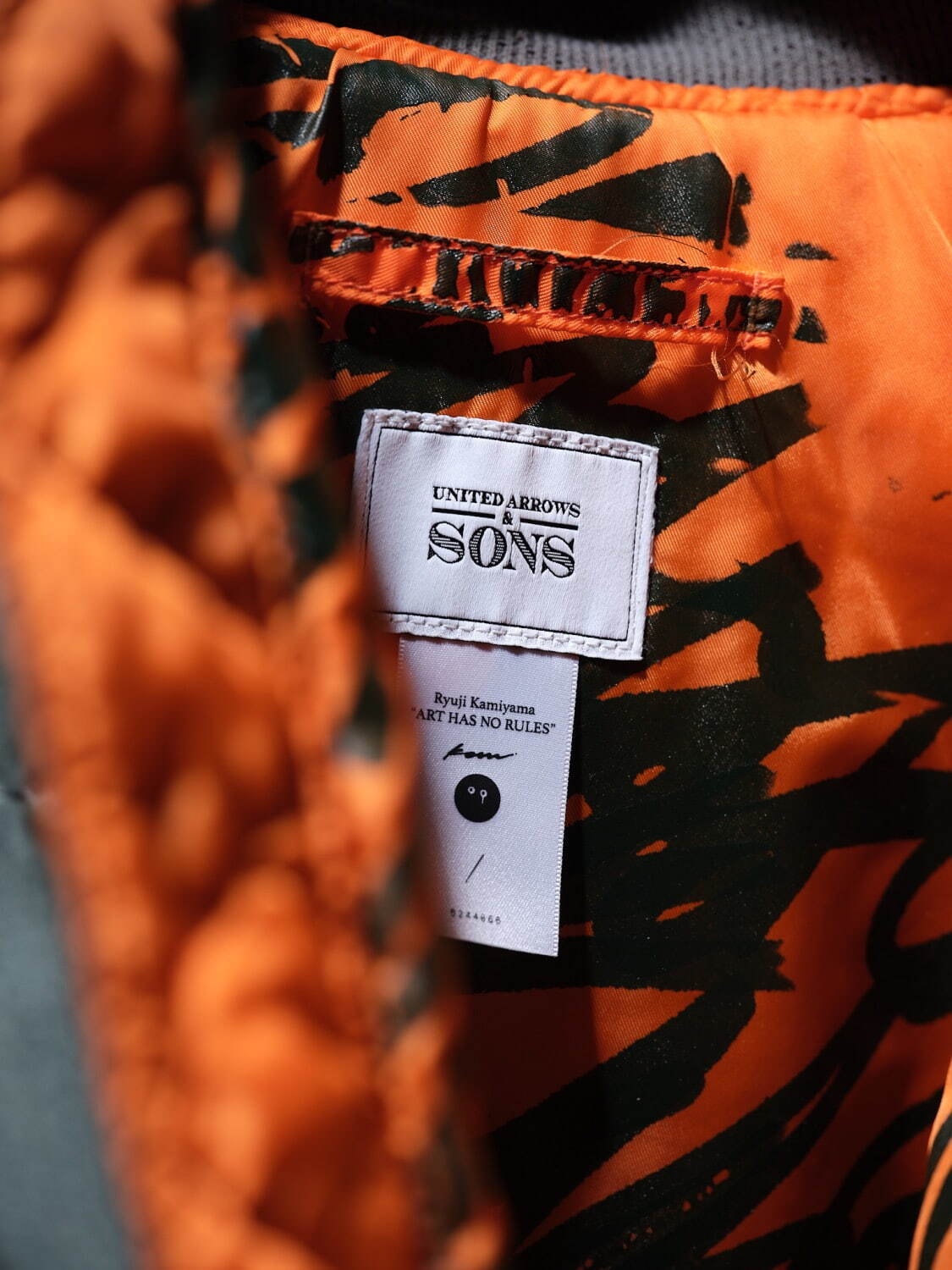 ユナイテッドアローズ＆サンズが神山隆二とコラボ、アートワークと