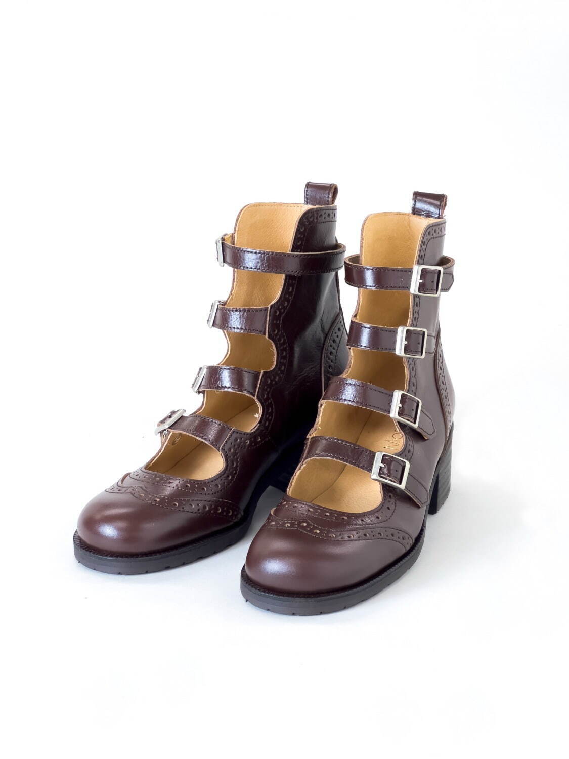 ジェーンマープル「4ストラップシューズ」“メダリオン付き”英国調