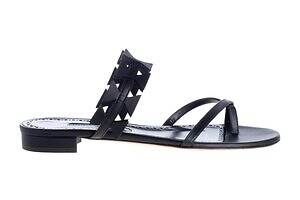 マノロ ブラニク“50年代パリ着想”のレトロシューズ、リボンサンダル