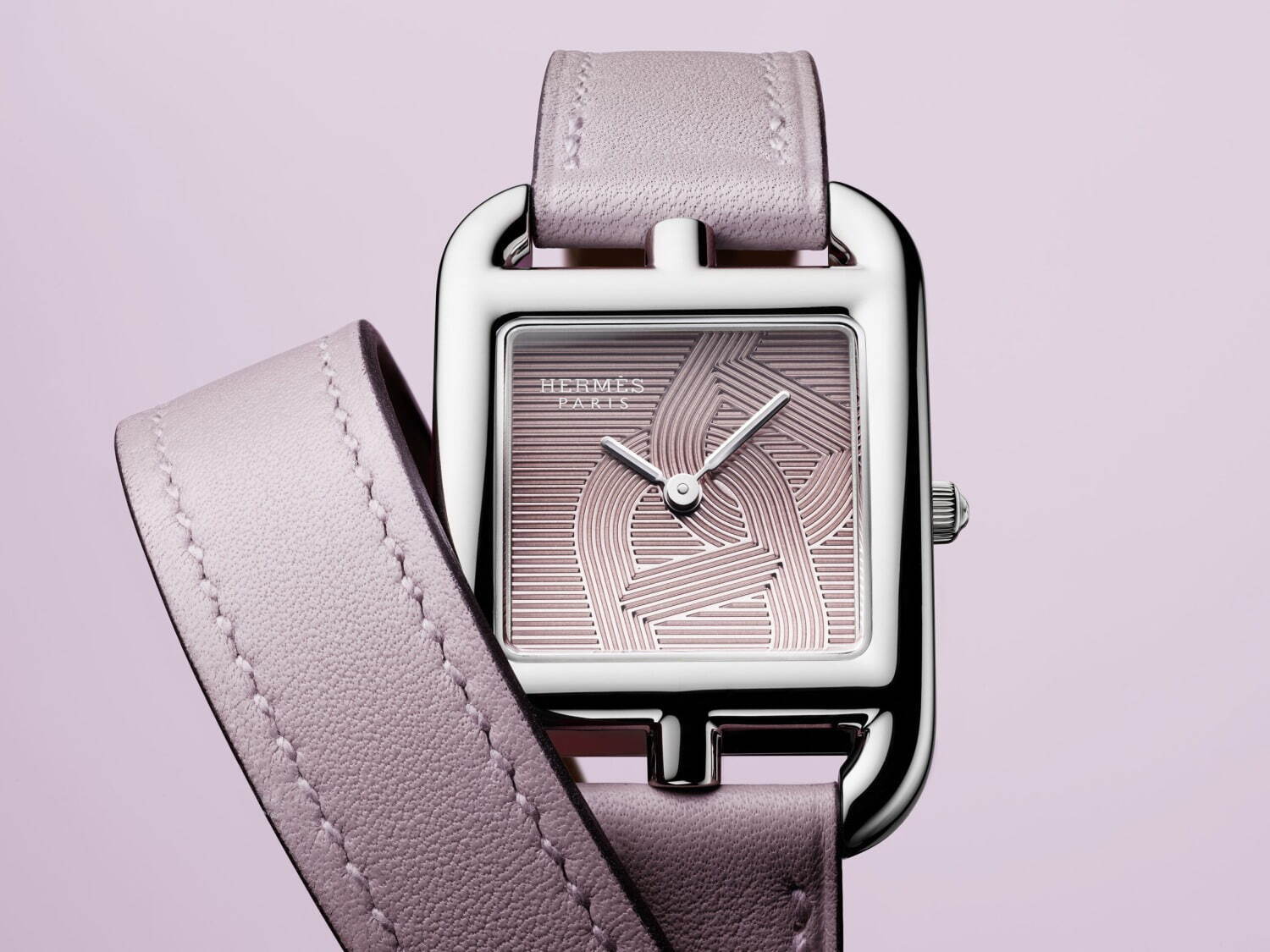 エルメスの腕時計「ケープコッド」ストライプ柄の文字盤にシェーヌ