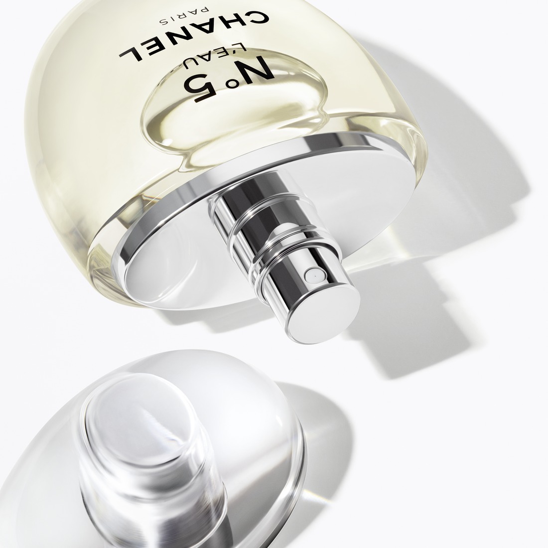 シャネル「N°5 ロー」“花々が香る”フレグランス、1滴のしずくを思わ