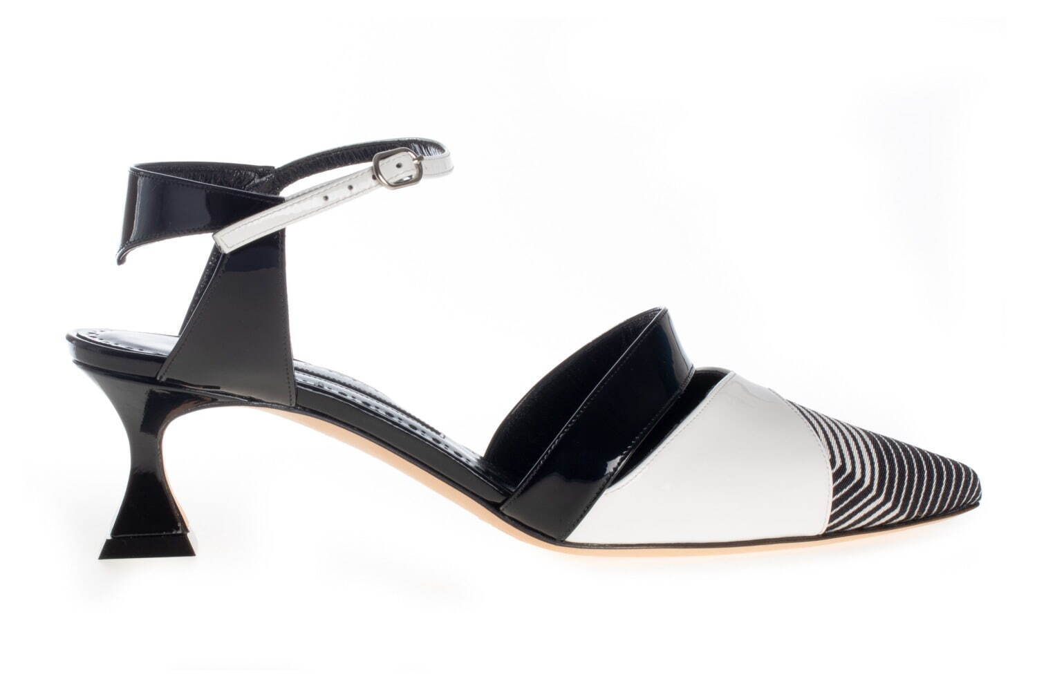 マノロ ブラニク 2024年夏シューズ、デイジーの花柄「ハンギシ