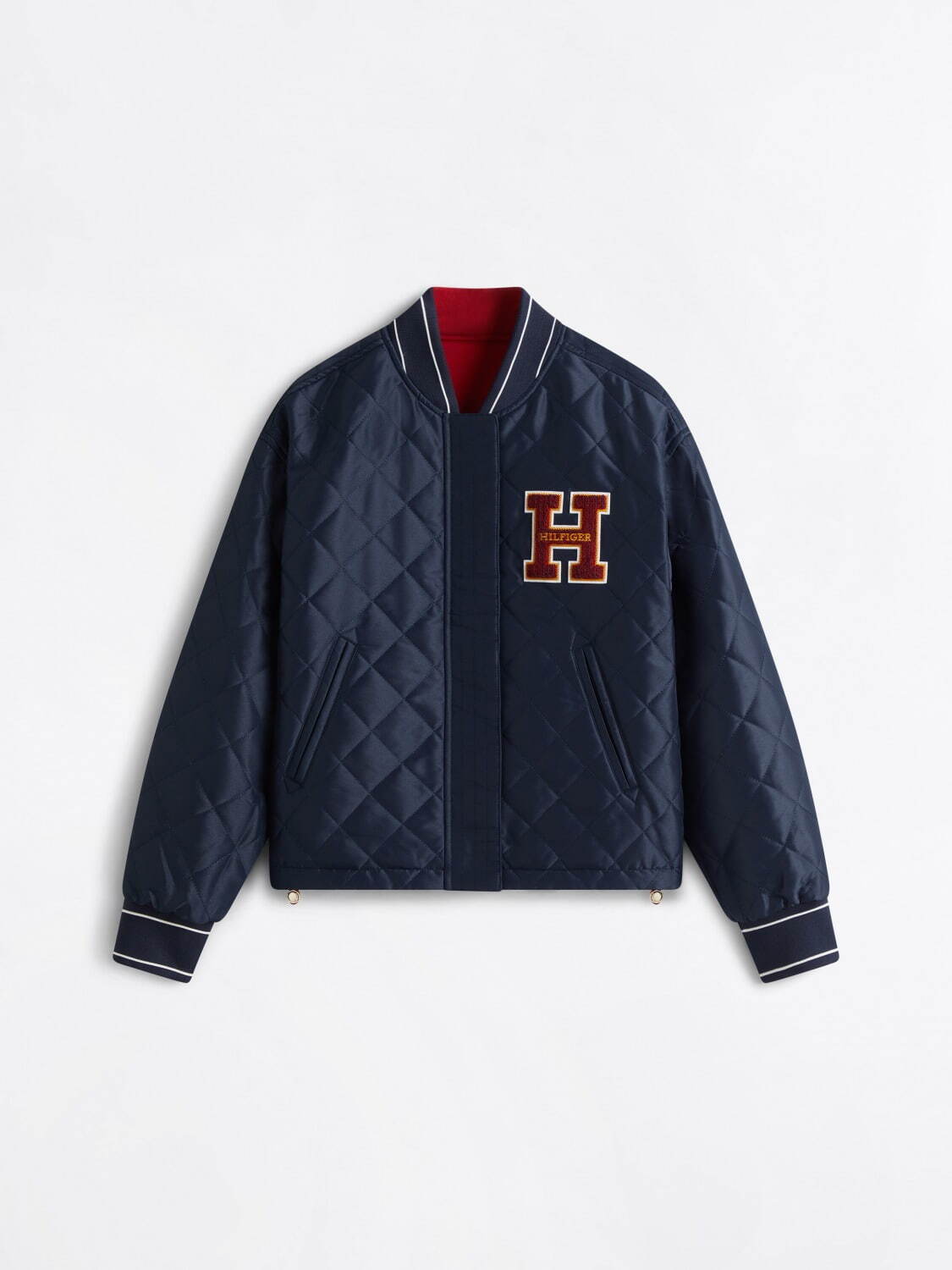 トミー ヒルフィガー25年新春、“Hパッチ付き”キルティングジャケット