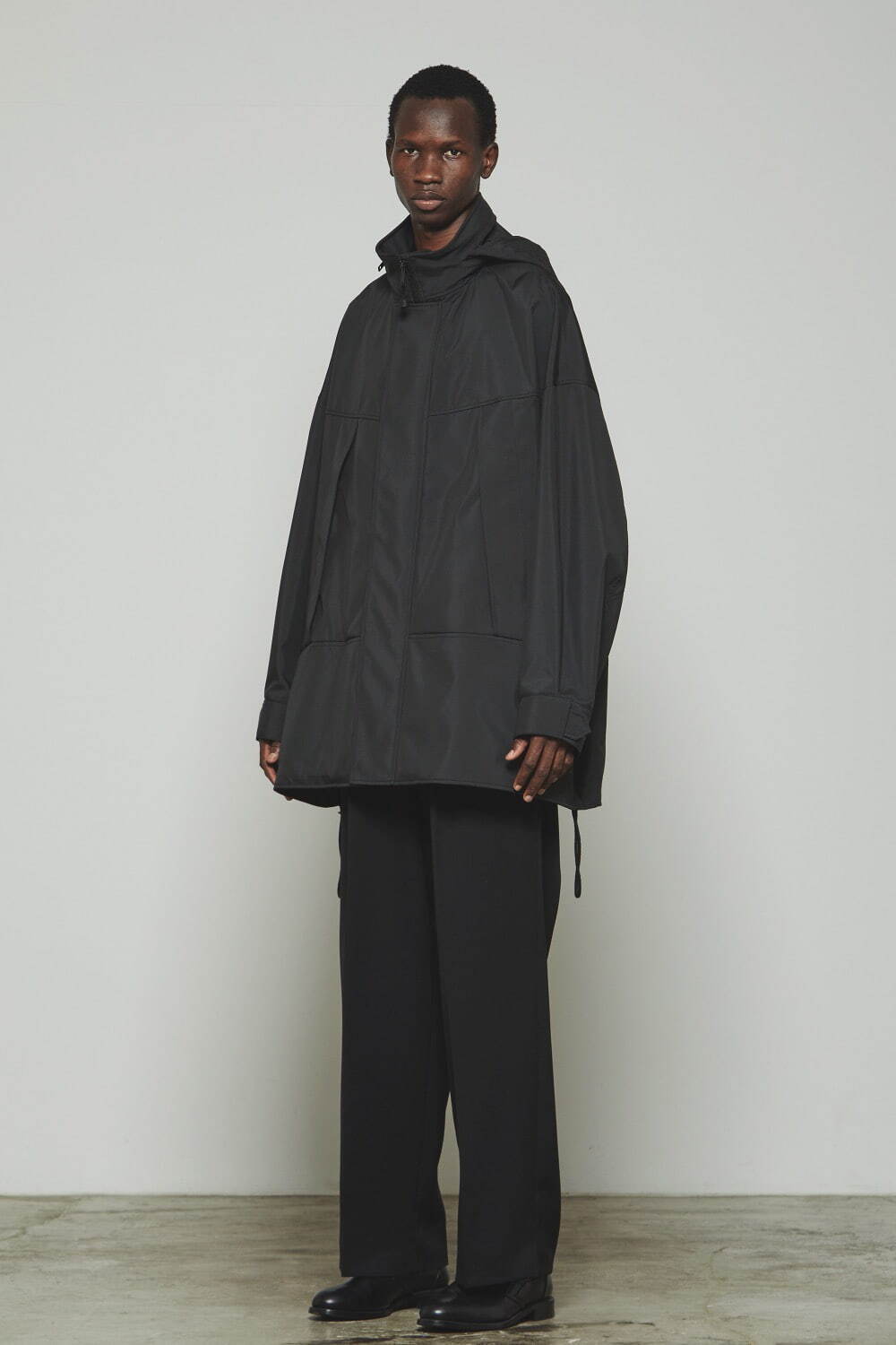 ザ・リラクスの25年春夏メンズ、ショート丈モンスターパーカー＆“立体