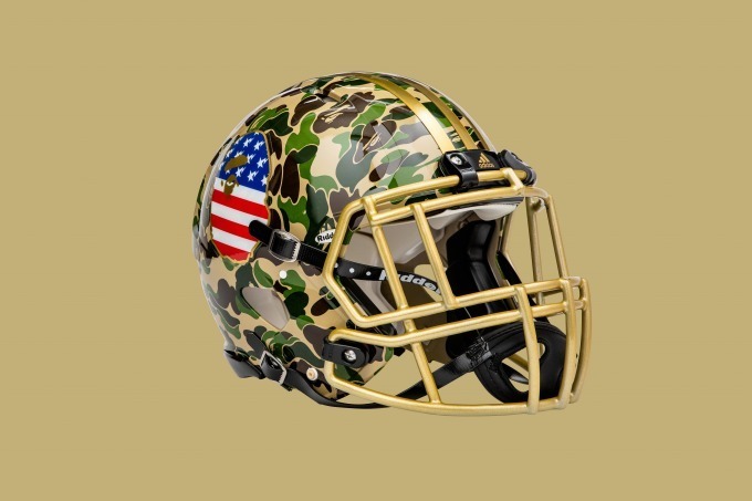 アディダス×ア ベイシング エイプ、ベイプカモ柄のフーディや