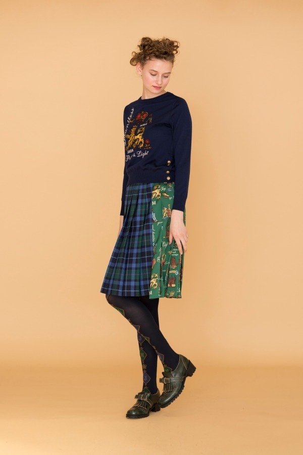 ジェーンマープル“絵本の中の英国シンボル”をモチーフにしたニット