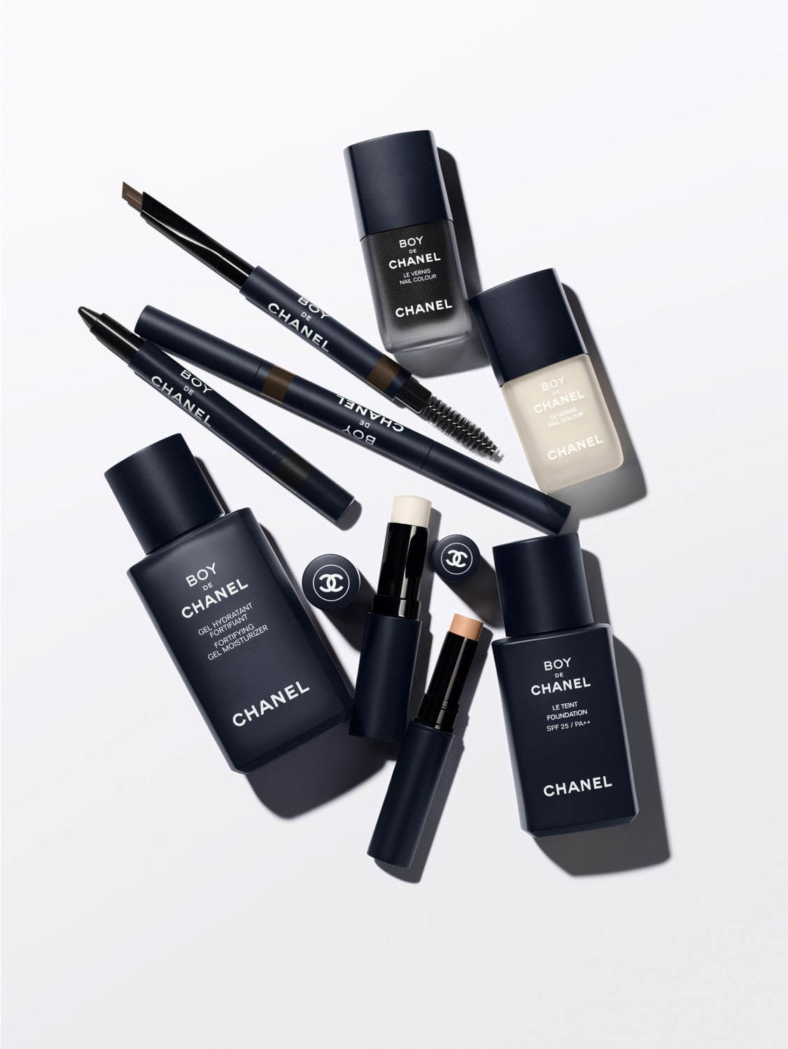 シャネル新作メンズコスメ、“ミッドナイトブルー”ボトルの保湿ジェル