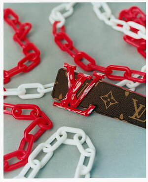 ルイ・ヴィトン“世界の都市”を配したカラフルメンズベルト、LV