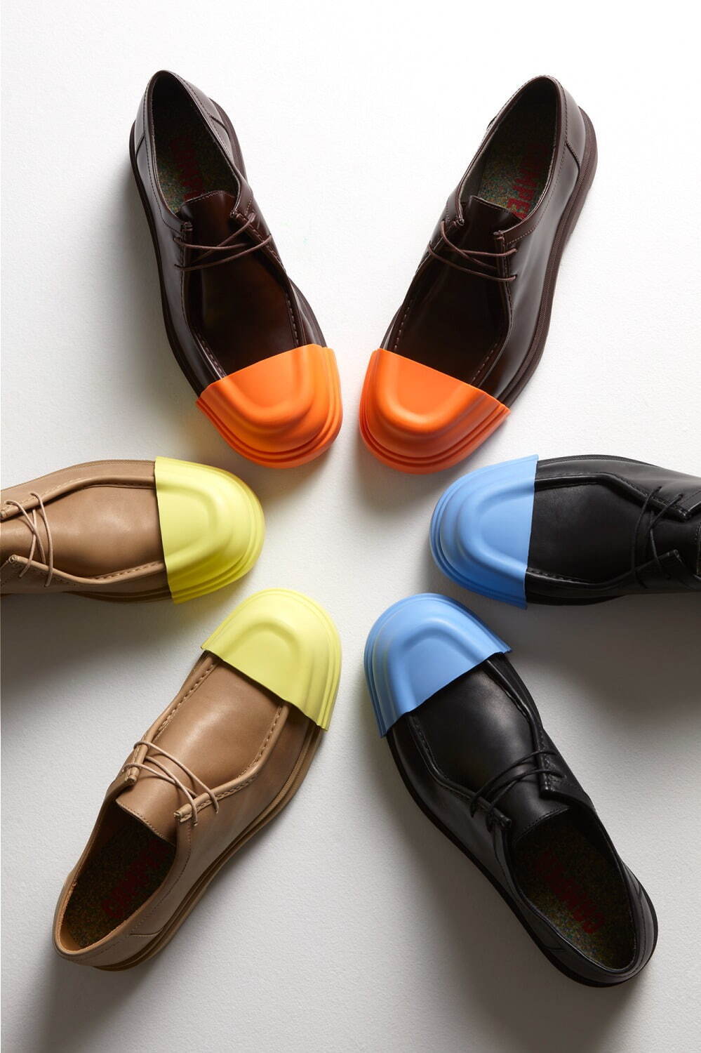 カンペール新レザーシューズ「ジャンクション」鮮やかラバーキャップ