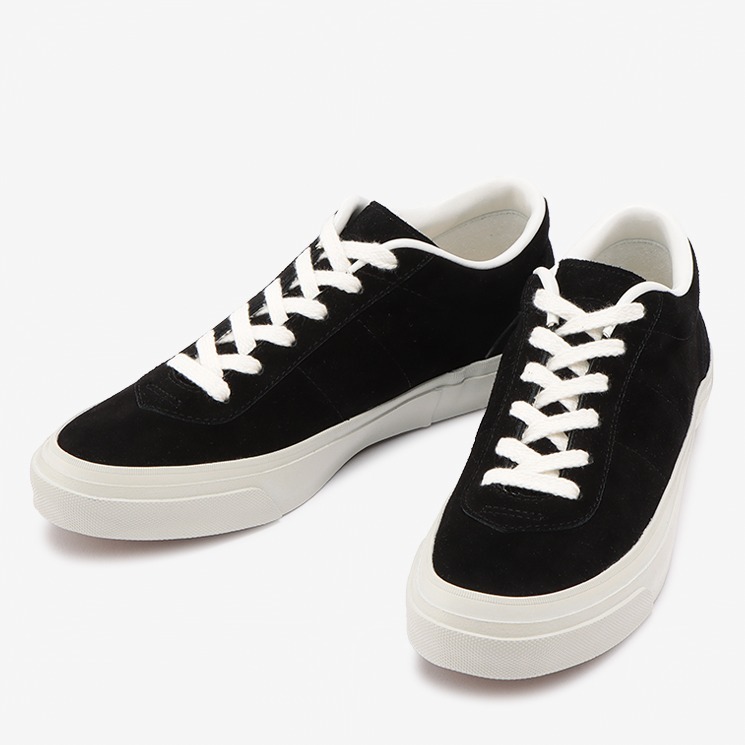 コンバースの新作スニーカー、71年発売のテニスシューズを“ブラック