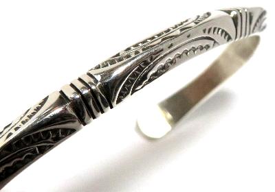 インディアンジュエリー ナバホ族バングル トライアングル型 シルバー